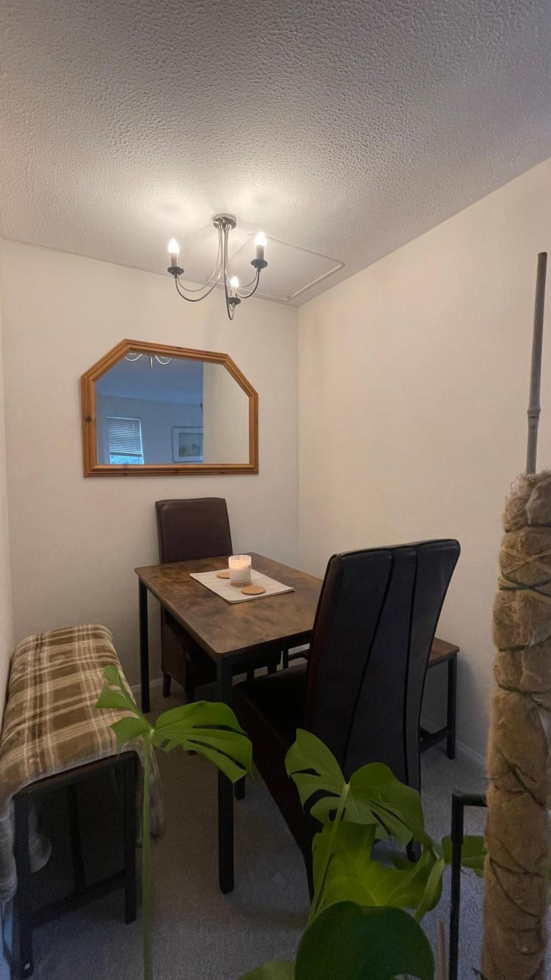 Entire Home With Private Entrance Earley Exterior foto